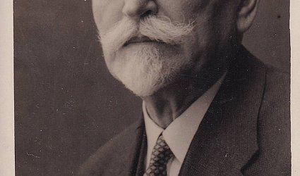 Fotopohlednice s podpisem.