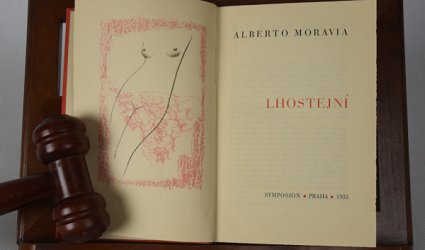 Lhostejní.