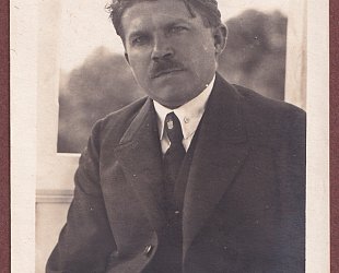 Podepsaná pohlednice.