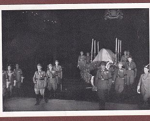 Střídání čestné stráže u katafalku s ostatky prezidenta T.G. Masaryka na Pražském hradě.
