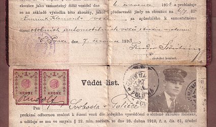 Vysvědčení o zkoušce ze dne 7.  července 1913 v Praze a Vůdčí list vydaný v Poličce 10. července 1913.