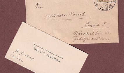 Vizitka v originální obálce.